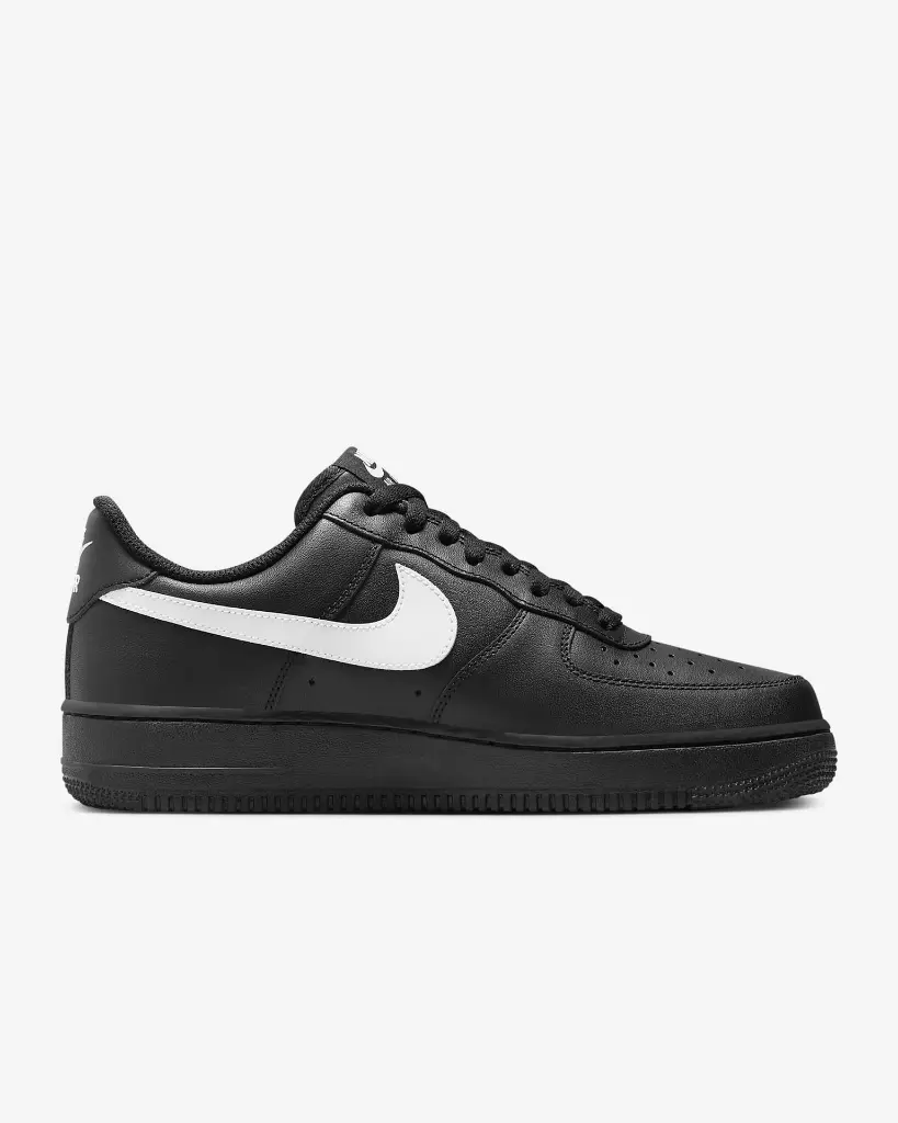 nikeairforce blackwhite3.webp