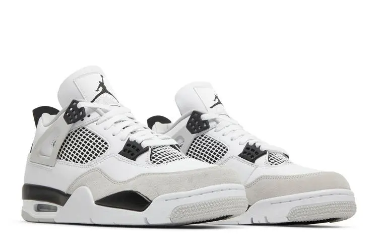 nikeretro4 militaryblack4.webp